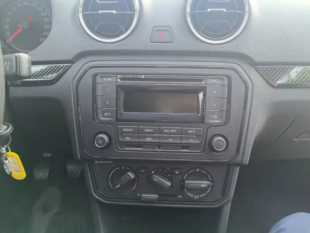Volkswagen Jetta — миниатюра 13