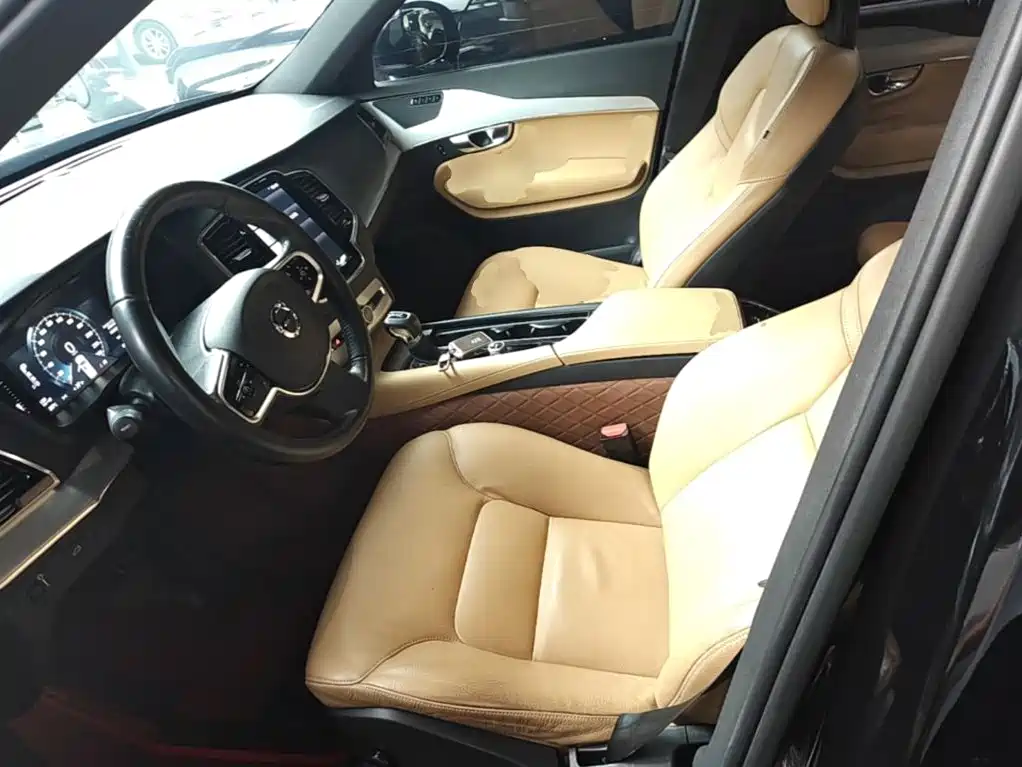 Volvo XC90 — миниатюра 15