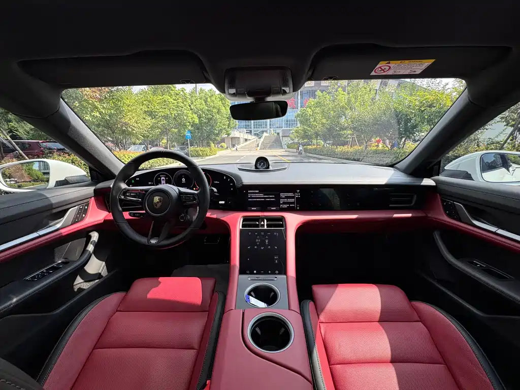 Porsche Taycan — миниатюра 5