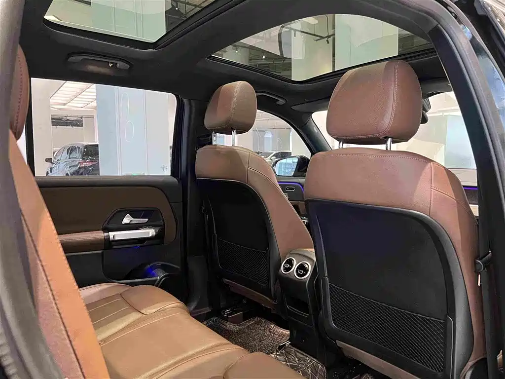 Mercedes-Benz GLB — миниатюра 30
