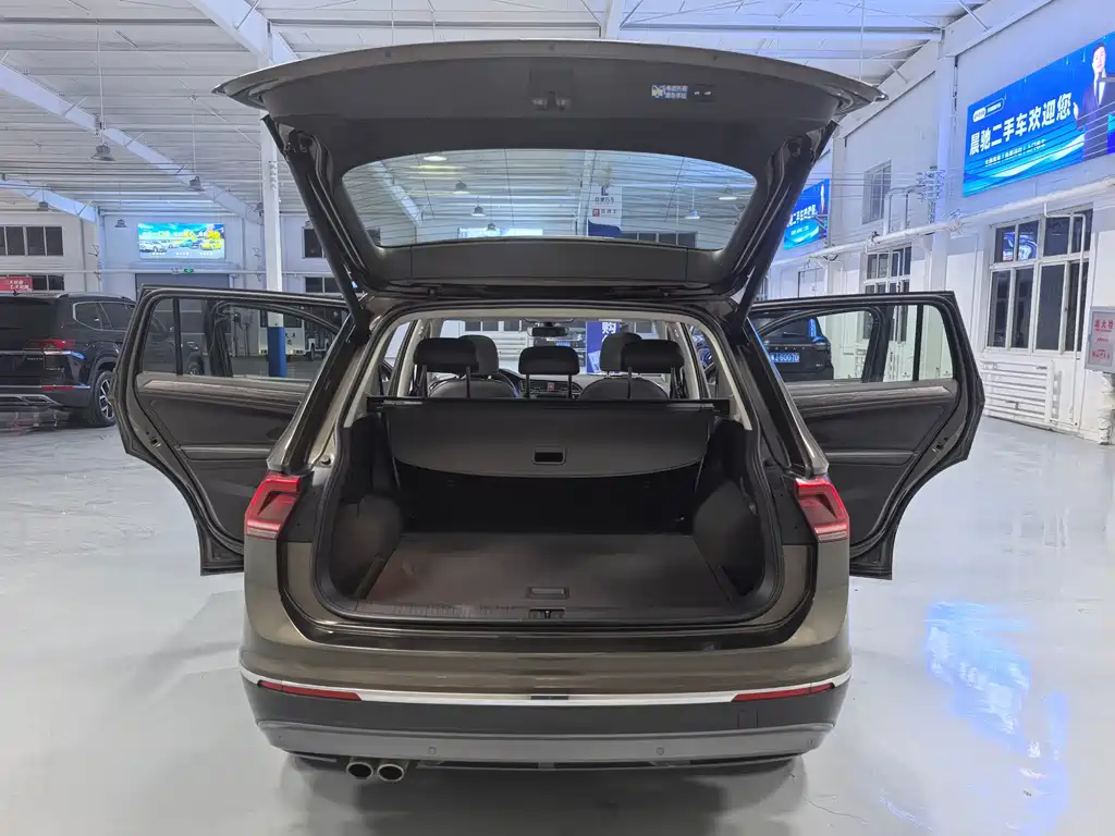 VOLKSWAGEN TIGUAN L