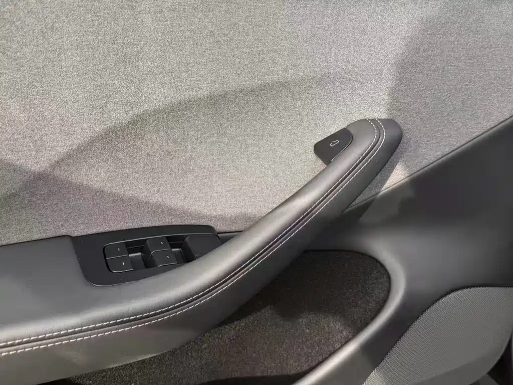 Tesla Model 3 — миниатюра 30