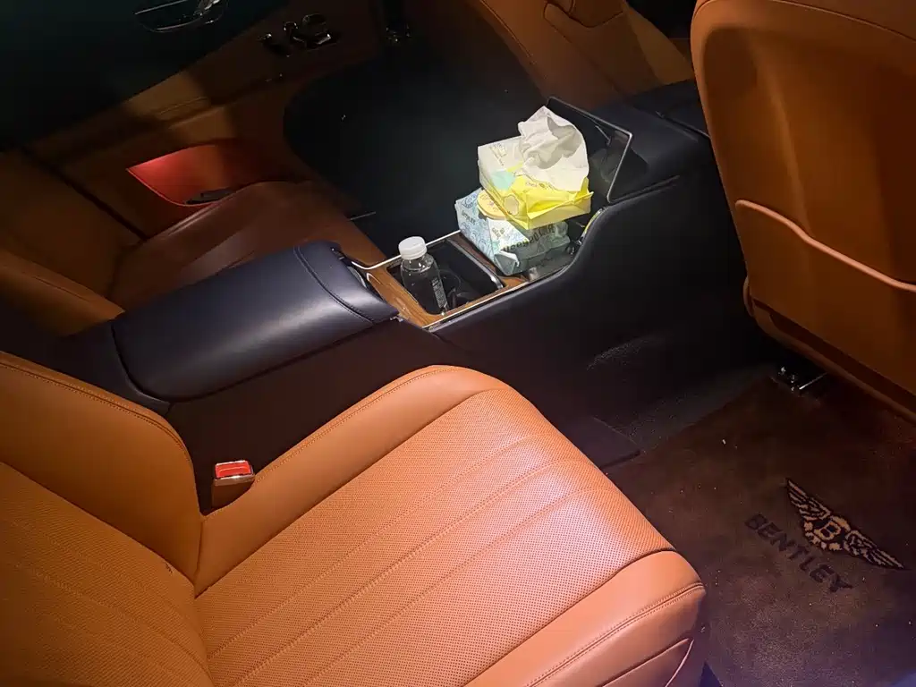 Bentley Flying Spur — миниатюра 6