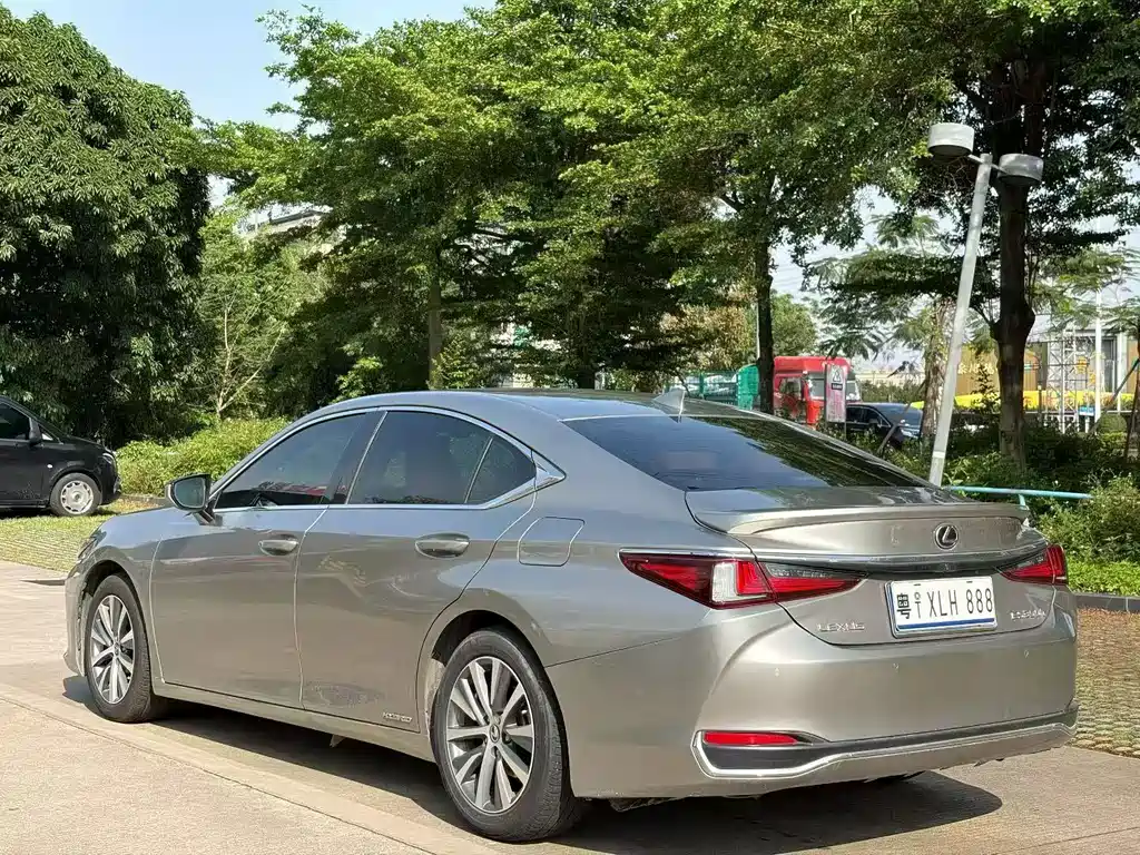 Lexus ES 2021 300h