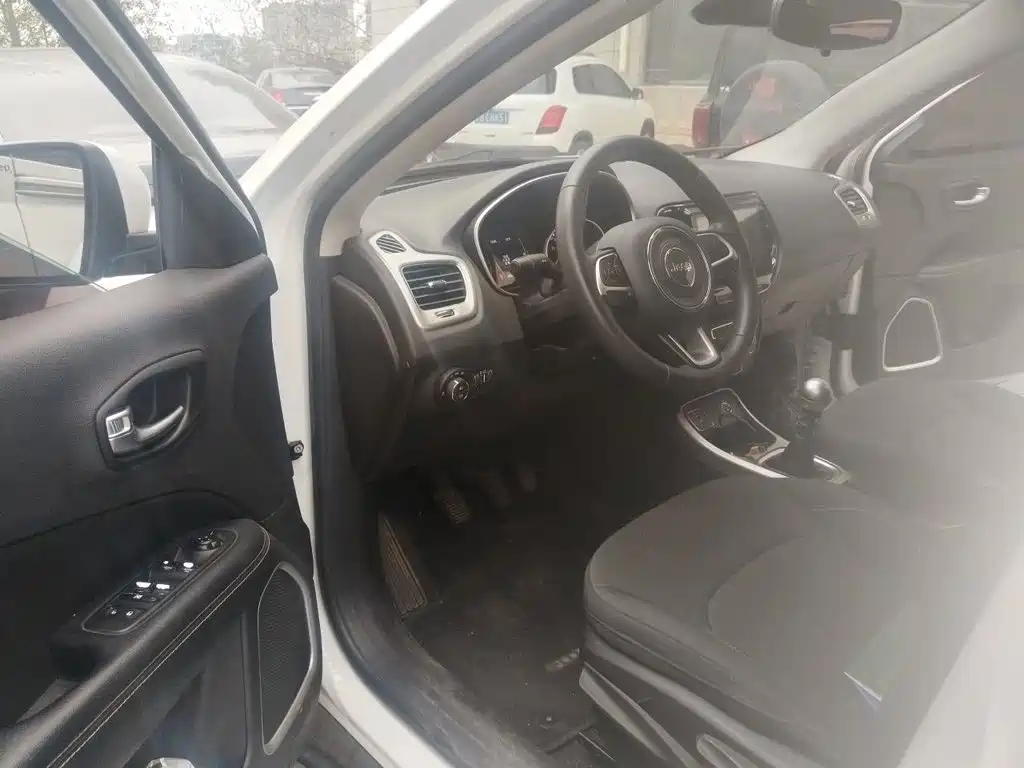 Jeep Compass — миниатюра 12