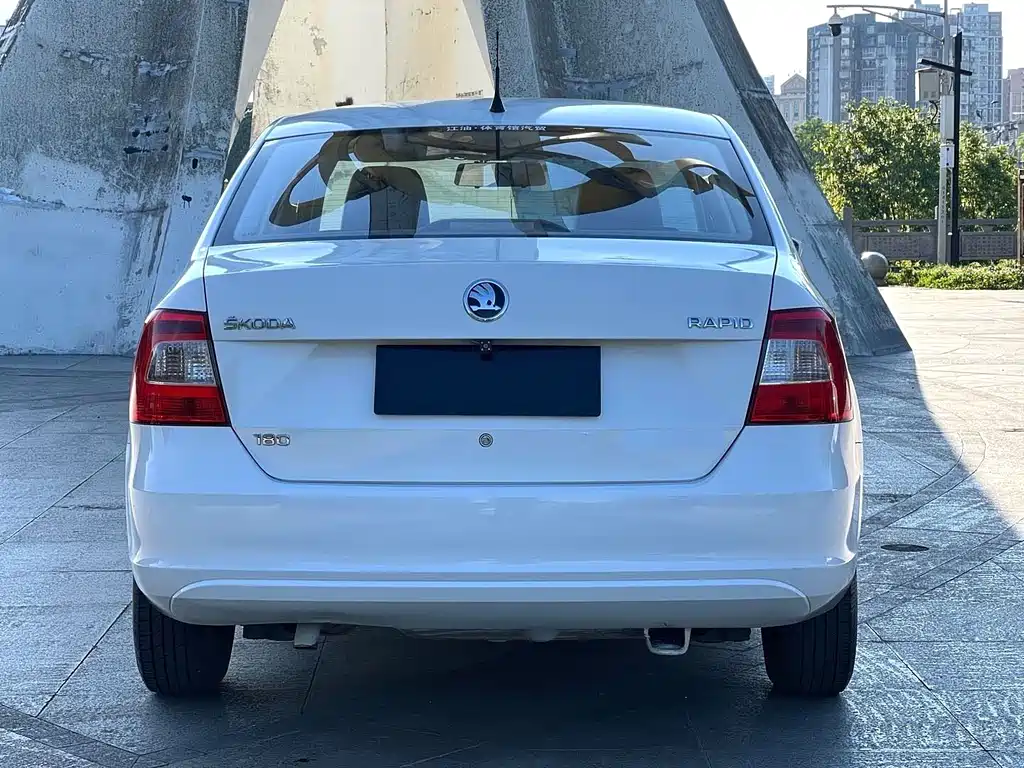 Skoda Rapid — миниатюра 7