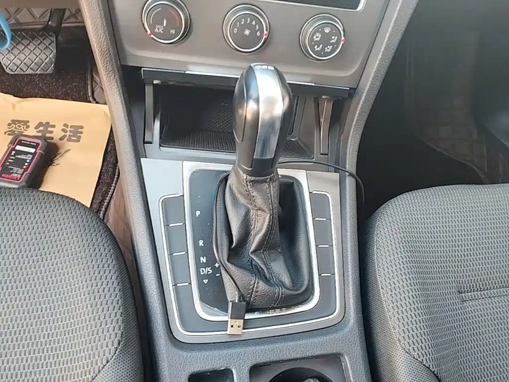Volkswagen Golf — миниатюра 14
