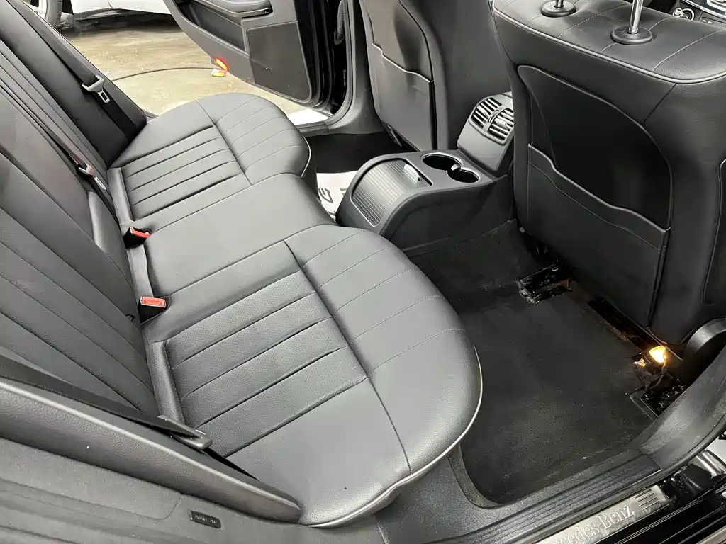 Mercedes-Benz E-Class — миниатюра 12