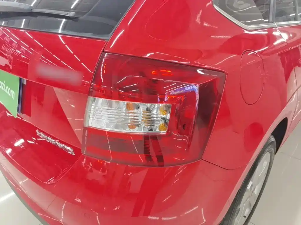 Skoda Rapid Spaceback — миниатюра 8