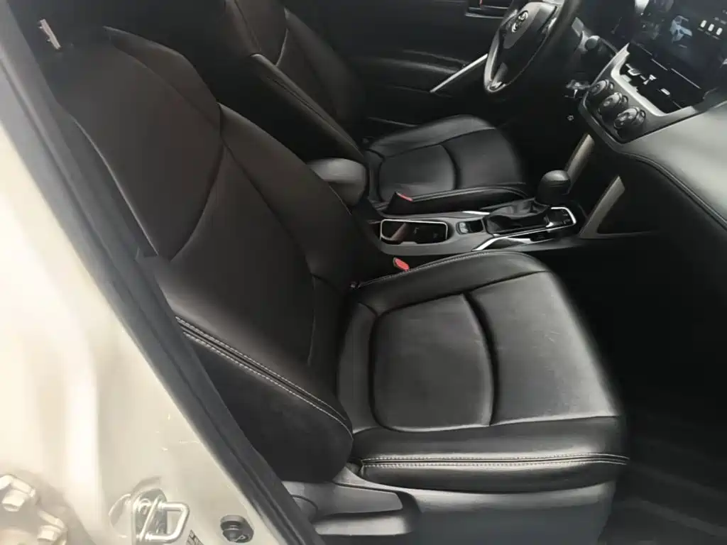 Toyota Corolla Cross — миниатюра 20