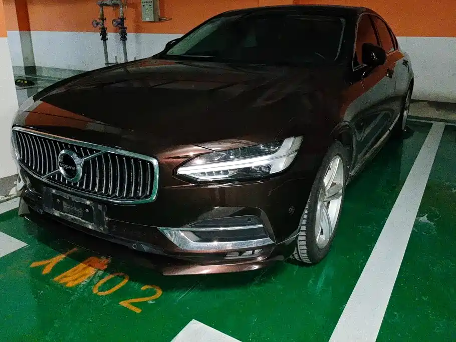 Volvo S90