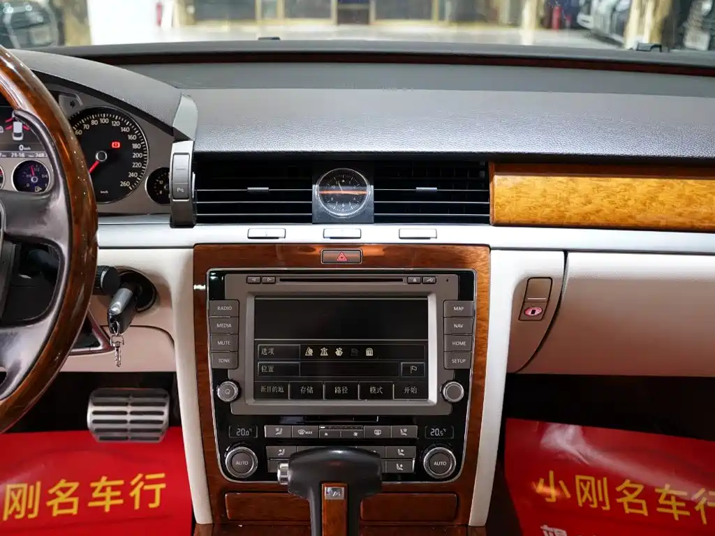 Volkswagen Phaeton — миниатюра 9