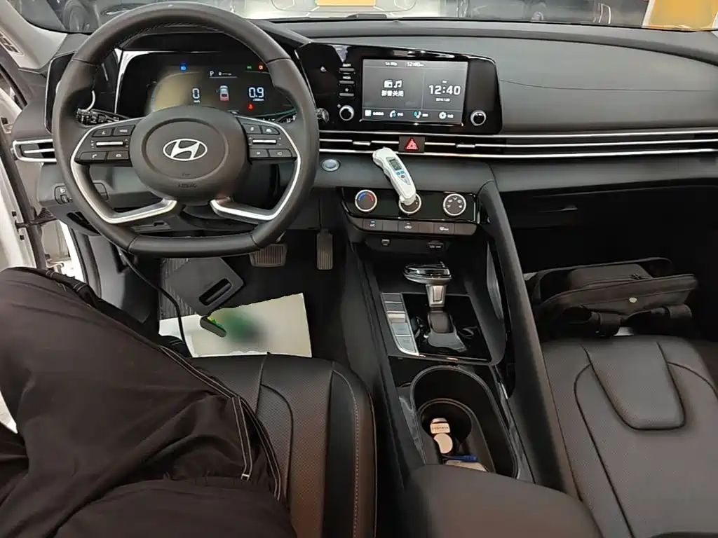 Hyundai Elantra — миниатюра 10
