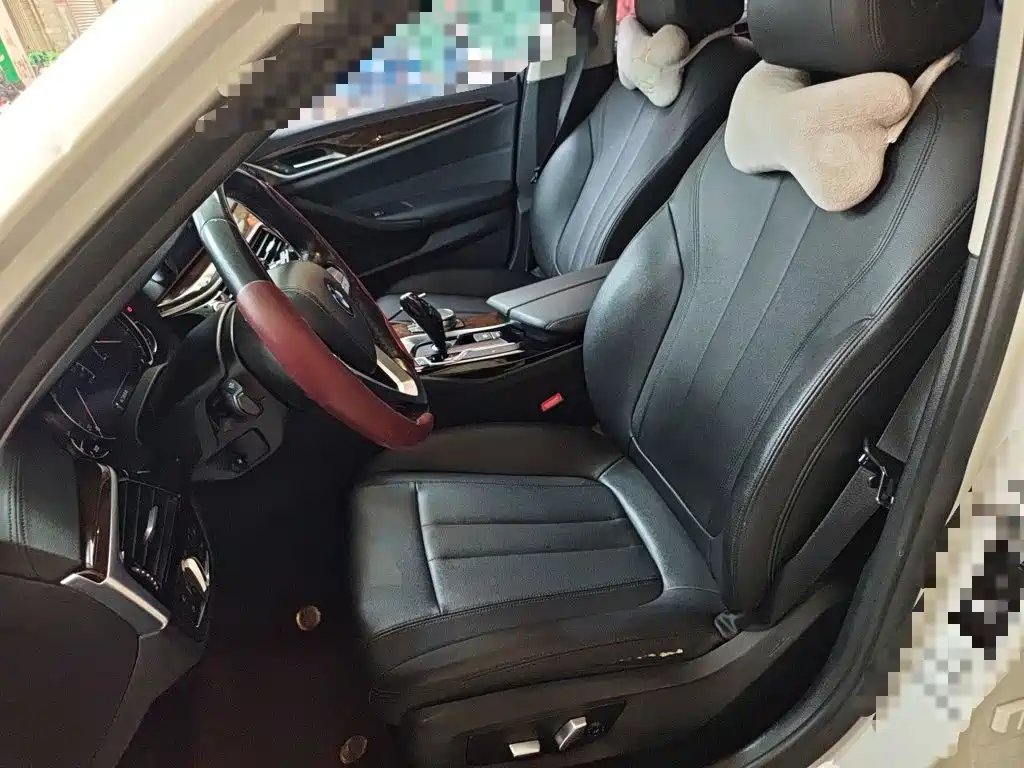 BMW 5 Series — миниатюра 11