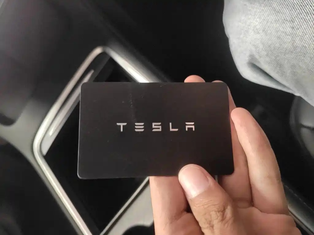 Tesla Model Y — миниатюра 9