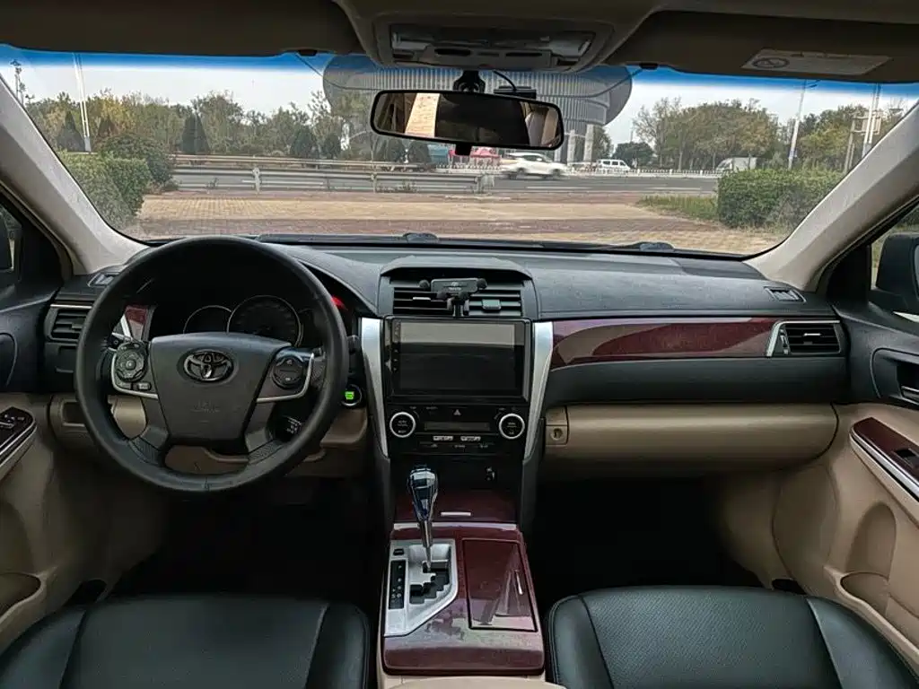 Toyota Camry — миниатюра 9