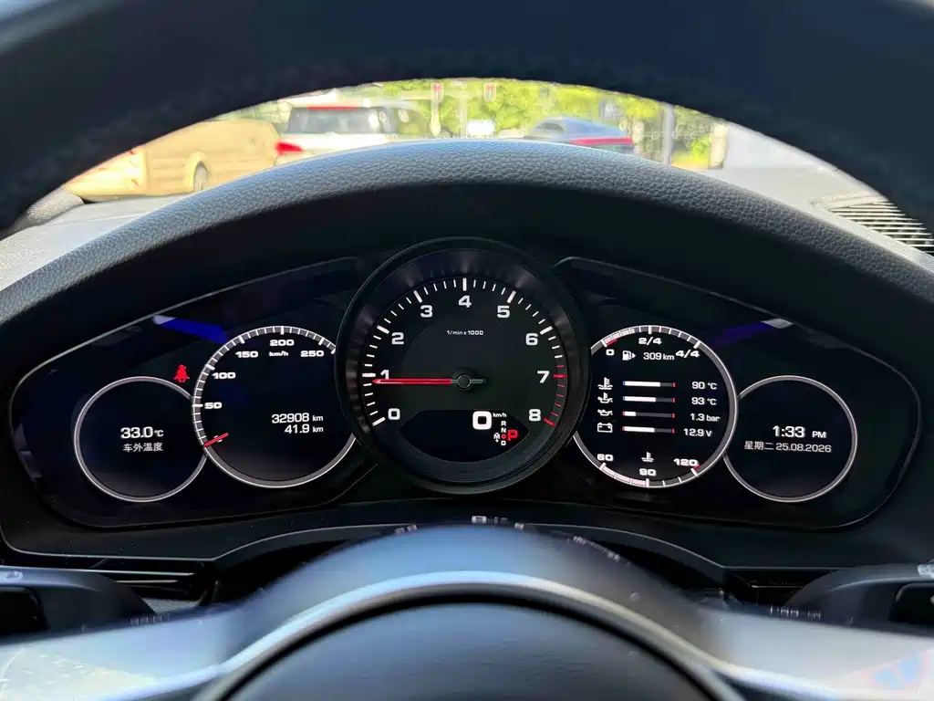 Porsche Cayenne — миниатюра 7
