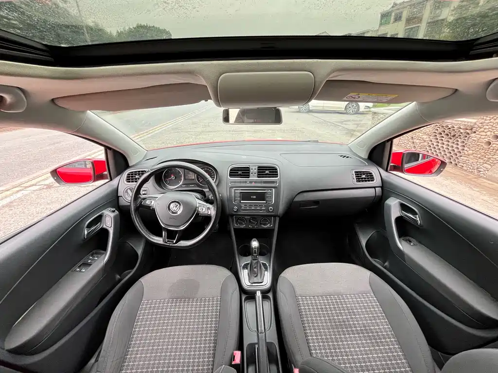 Volkswagen Polo 2016 1.6L AT Comfort