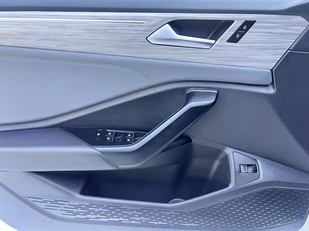 Volkswagen Sagitar — миниатюра 8