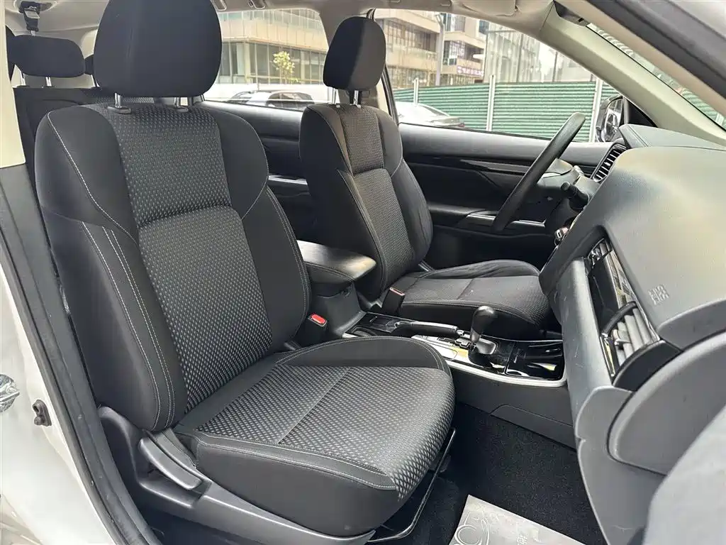 Mitsubishi Outlander 2021 2.0L 5 мест