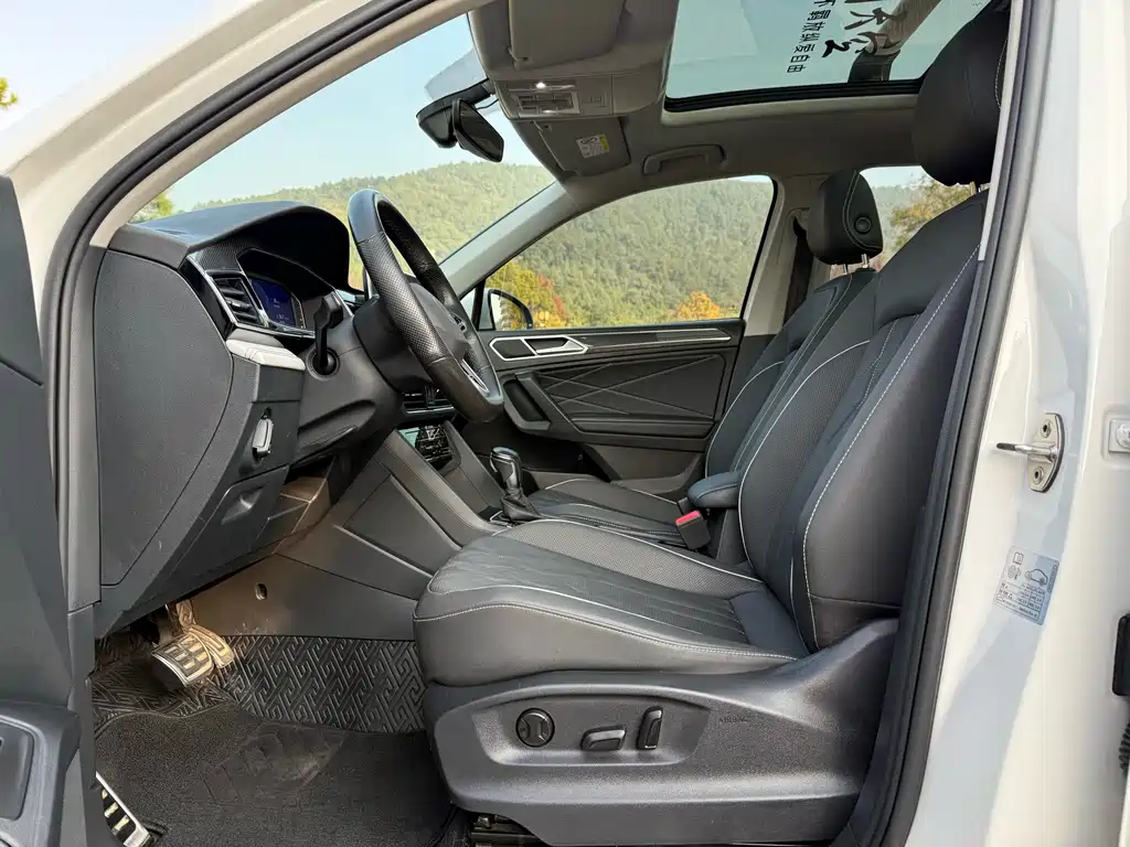 Volkswagen Tiguan L L 2022 330TSI AT R-Line