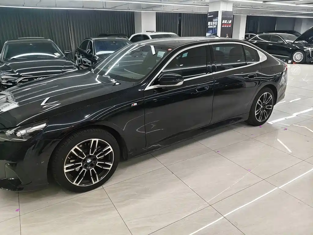 BMW 5 Series — миниатюра 2