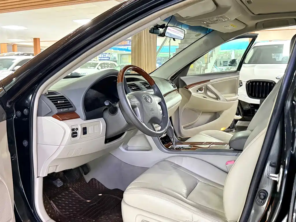 Toyota Camry — миниатюра 7