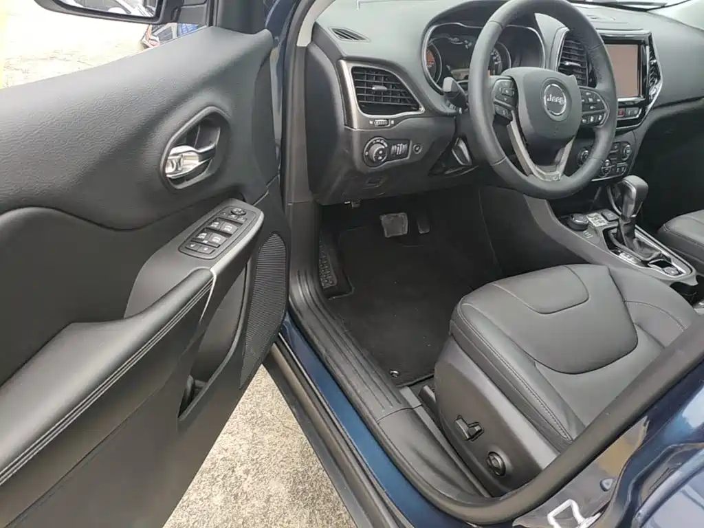Jeep Cherokee — миниатюра 16