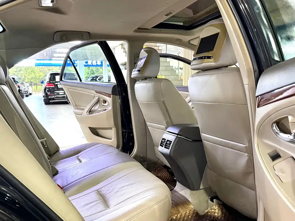 Toyota Camry — миниатюра 10
