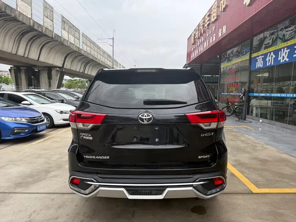 Toyota Highlander 2018 2.0T Luxury 7 мест V