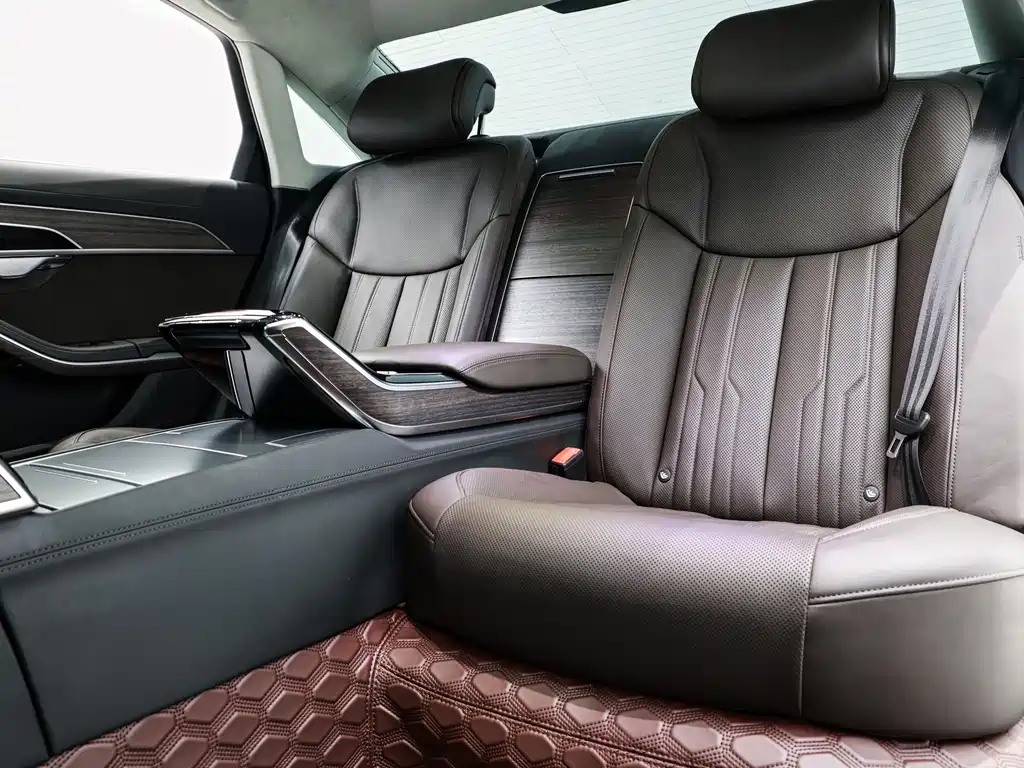 Audi A8 — миниатюра 12