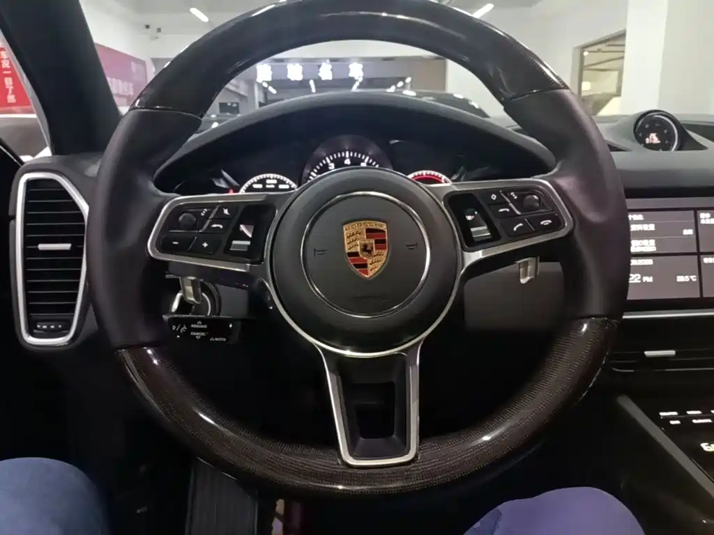 Porsche Cayenne — миниатюра 7