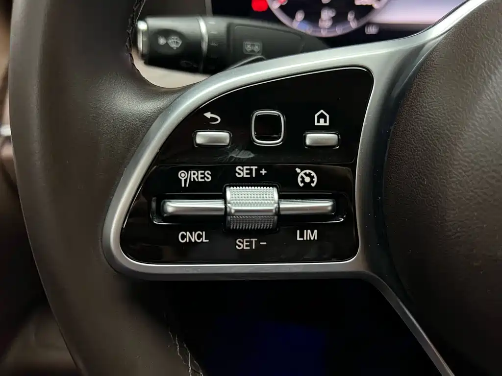Mercedes-Benz E-Class — миниатюра 24