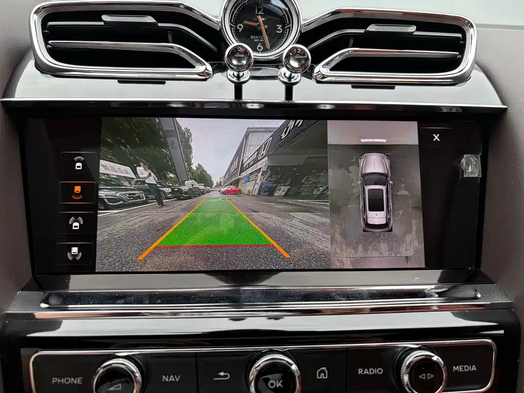 Bentley Bentayga — миниатюра 17