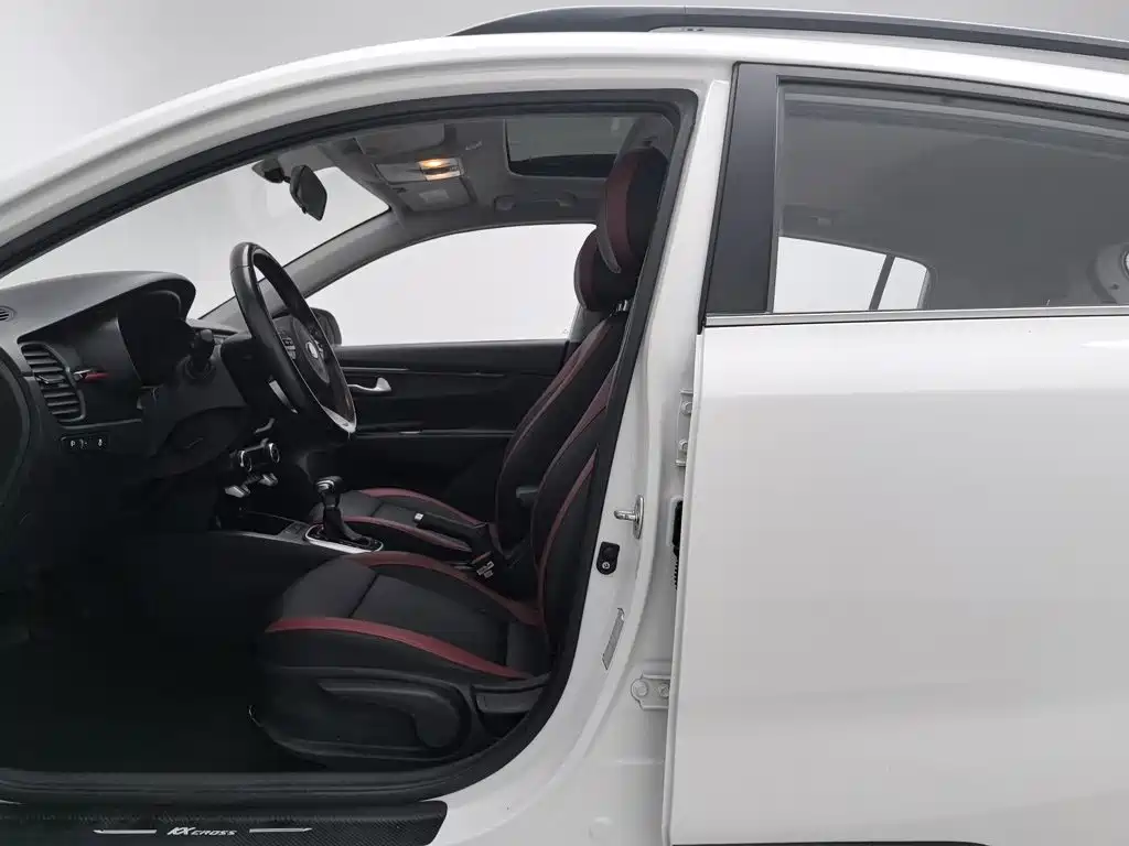 Kia KX Cross — миниатюра 10
