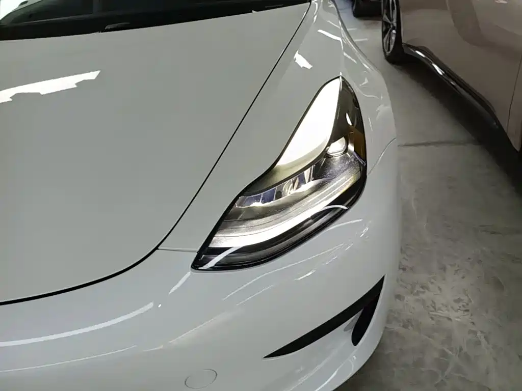 Tesla Model 3 — миниатюра 24
