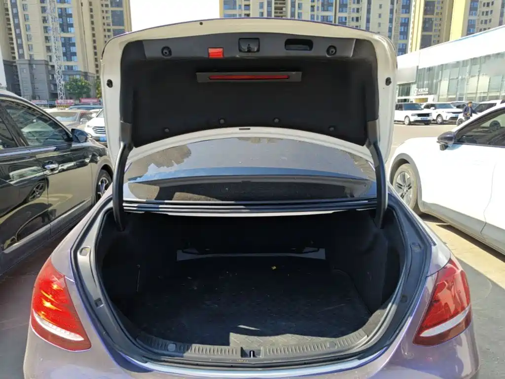Mercedes-Benz E-Class (Import) — миниатюра 19