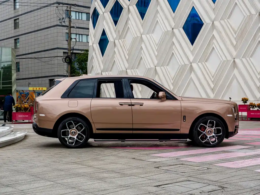 Rolls-Royce Cullinan — миниатюра 4