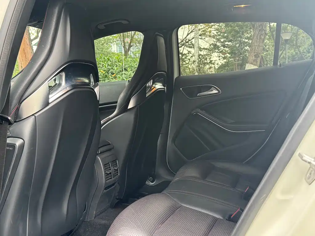 MERCEDES-BENZ GLA AMG