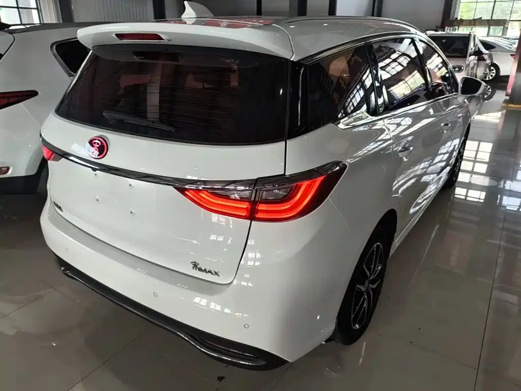 BYD MAX — миниатюра 7