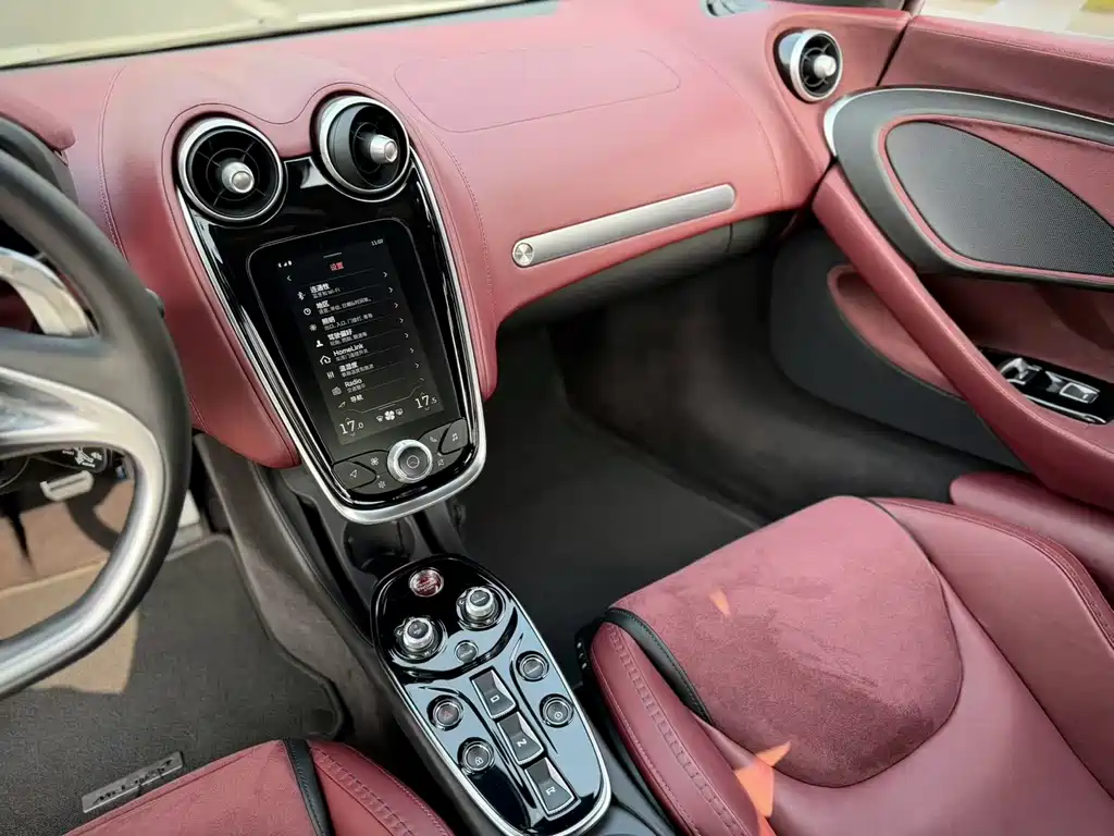 McLaren GT — миниатюра 10
