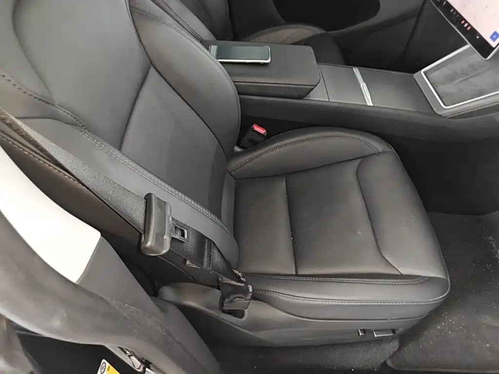 Tesla Model Y — миниатюра 25