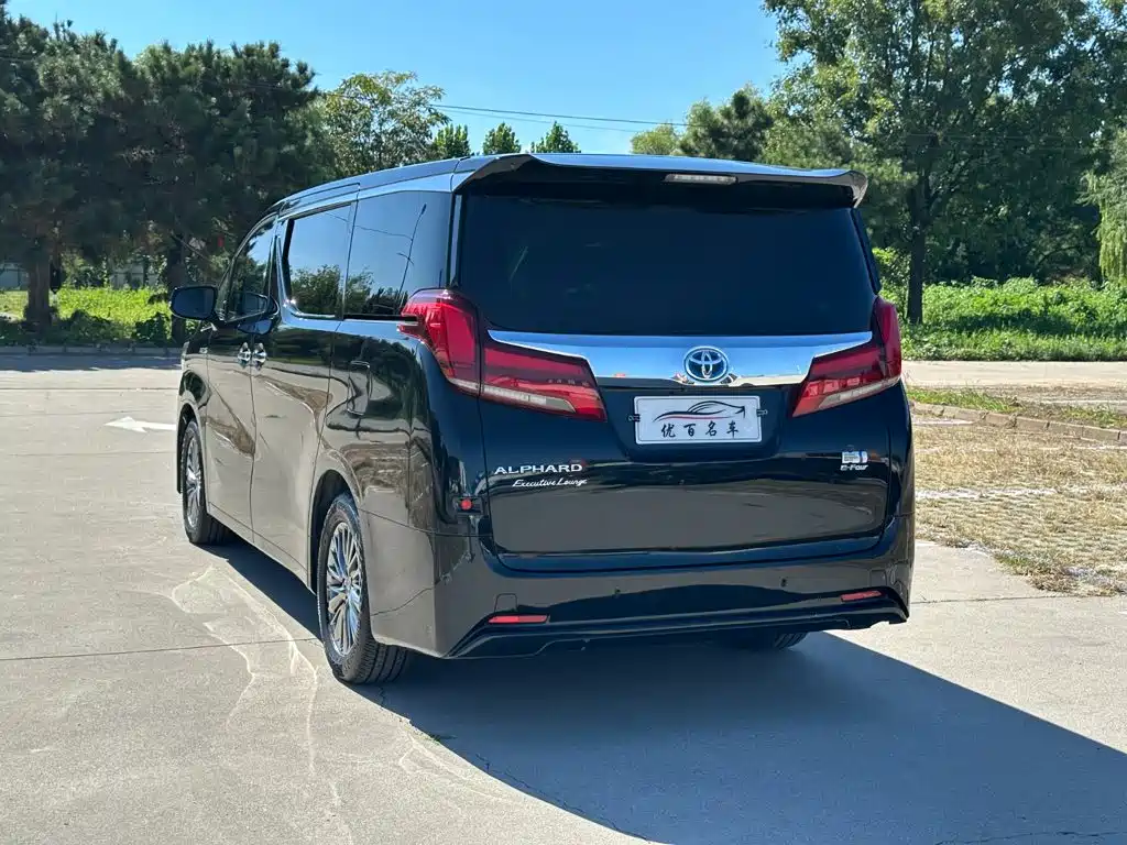Toyota Alphard — миниатюра 4