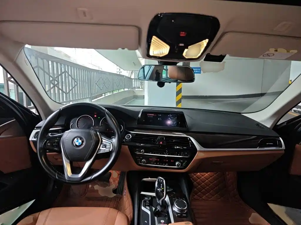 BMW 5 Series — миниатюра 13
