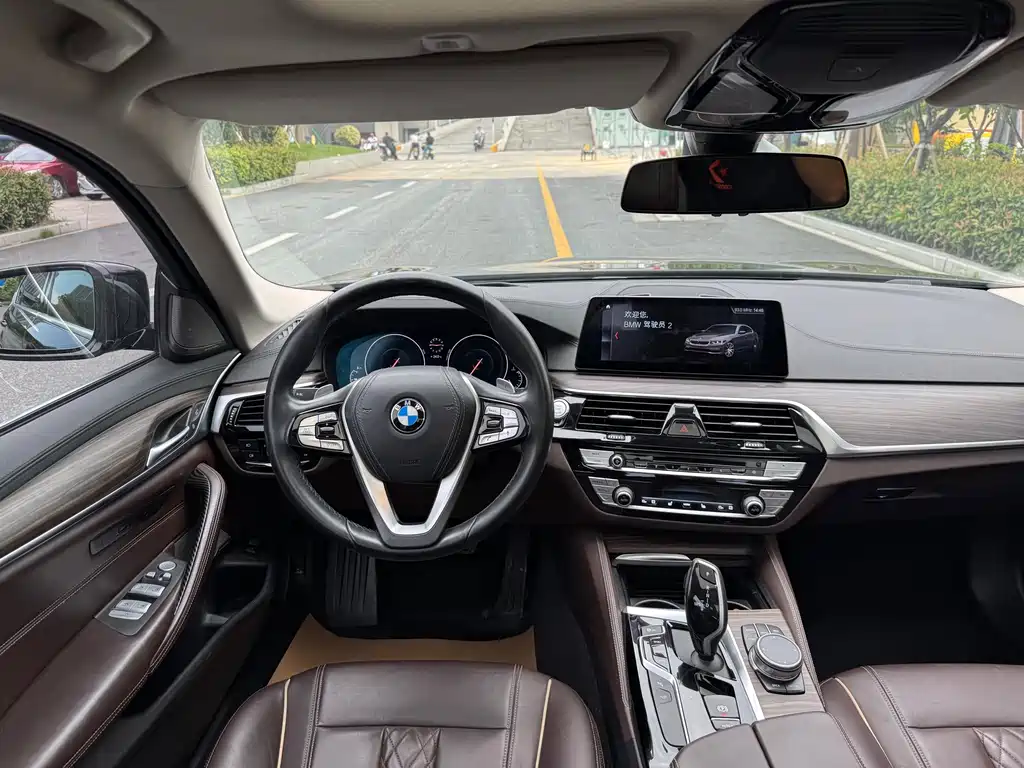 BMW 5 Series — миниатюра 18
