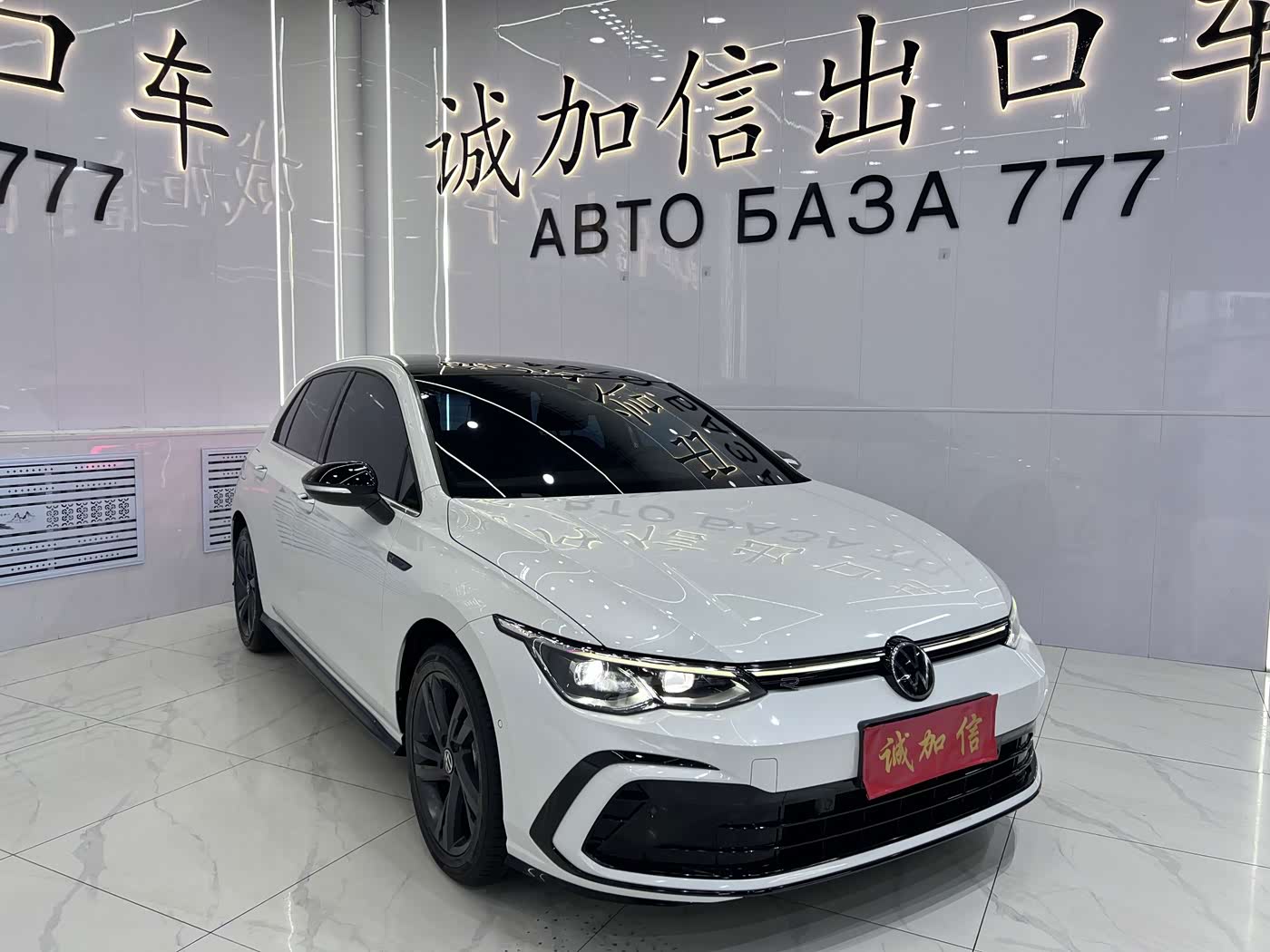 Volkswagen Golf 1.4 л 2024 г. Белый, пробег 47000 км