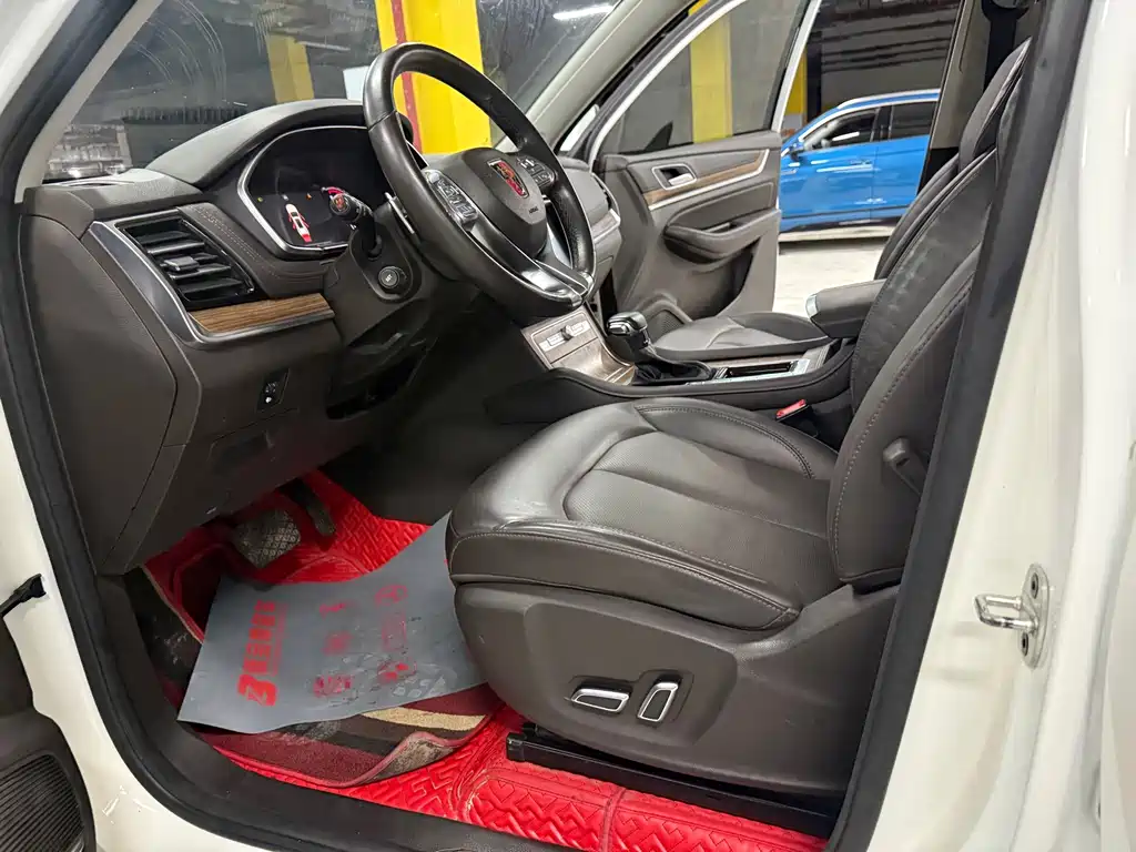 Roewe RX8 — миниатюра 10