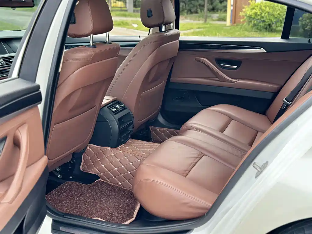 BMW 5 Series — миниатюра 7