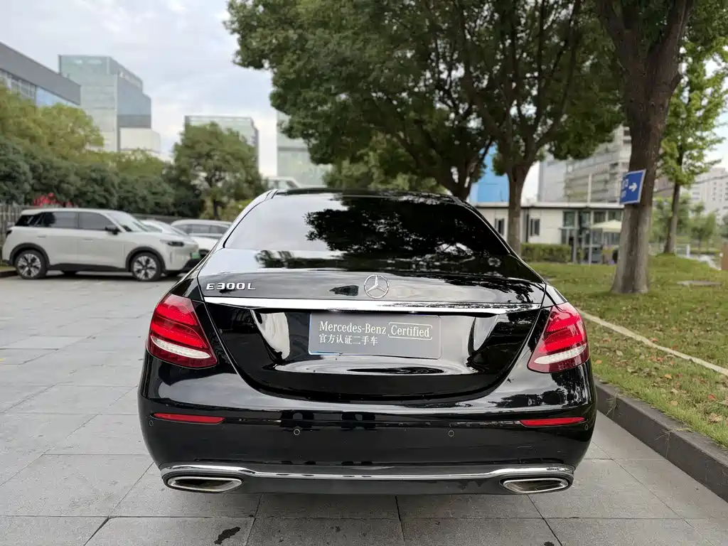 Mercedes-Benz E-Class — миниатюра 7