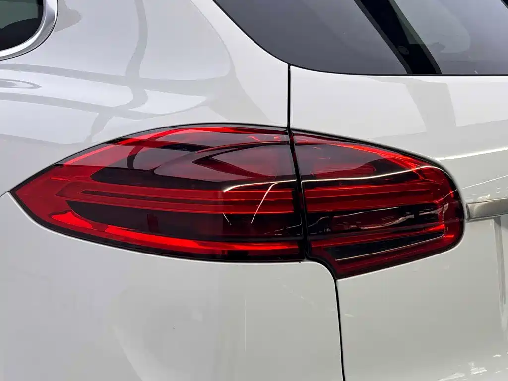 Porsche Cayenne — миниатюра 11